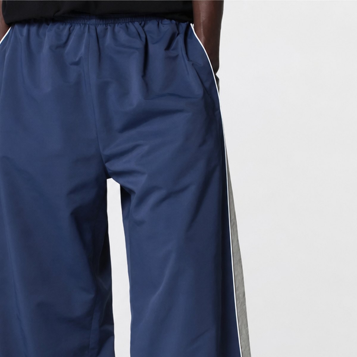Blue Trousers, photo 2
