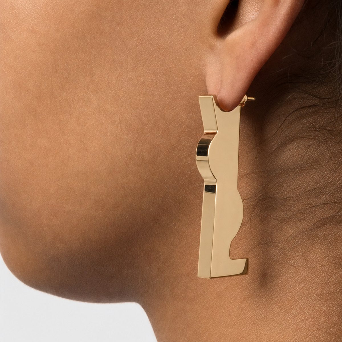 Gold-Tone Sculpted Letter Earring, photo 1